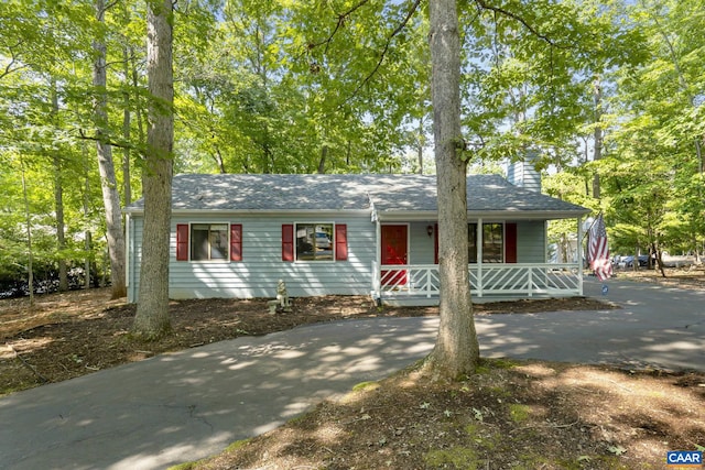 single story home with covered porch