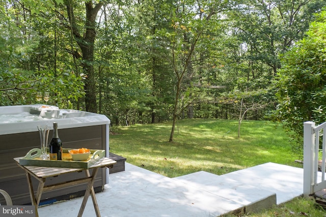 view of yard featuring a patio