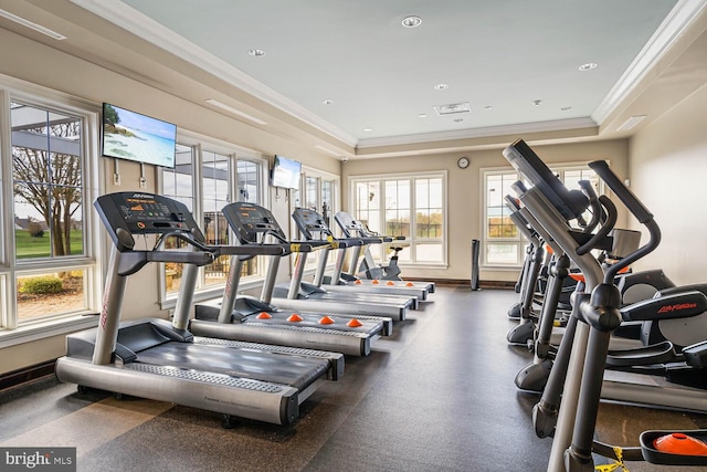 gym with recessed lighting, visible vents, crown molding, and baseboards