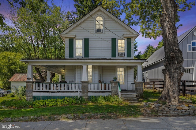 view of front of house featuring a porch