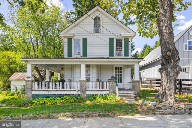 view of front of property with covered porch