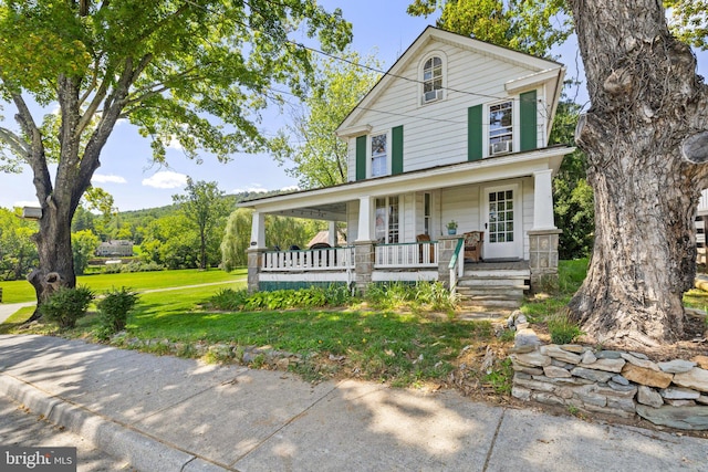 view of front facade featuring a front yard and a porch