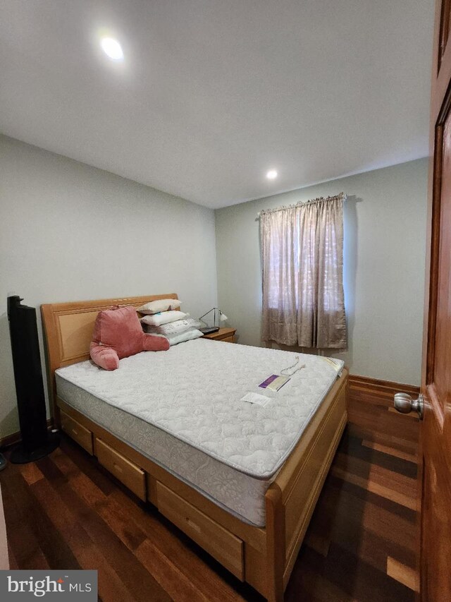 bedroom with dark wood-type flooring, recessed lighting, and baseboards