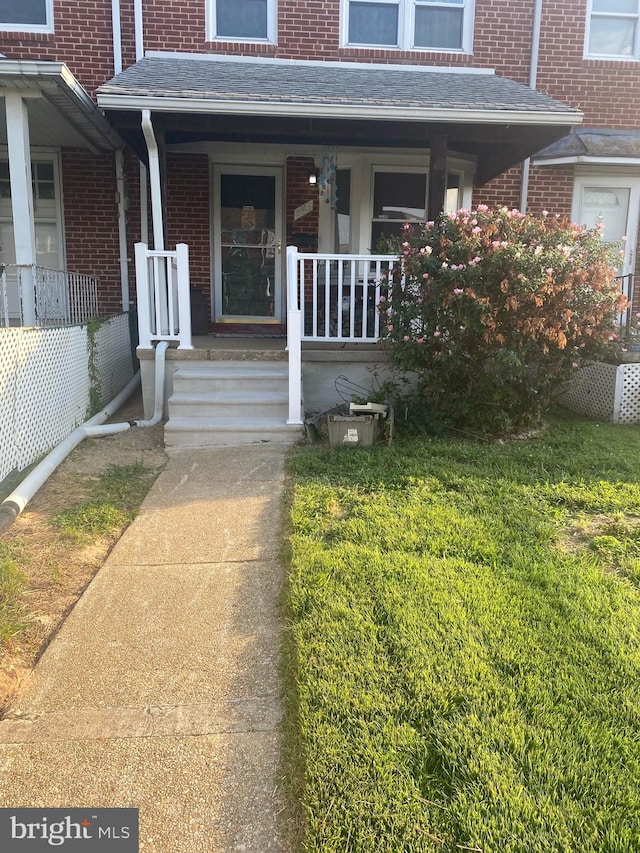 entrance to property featuring a porch