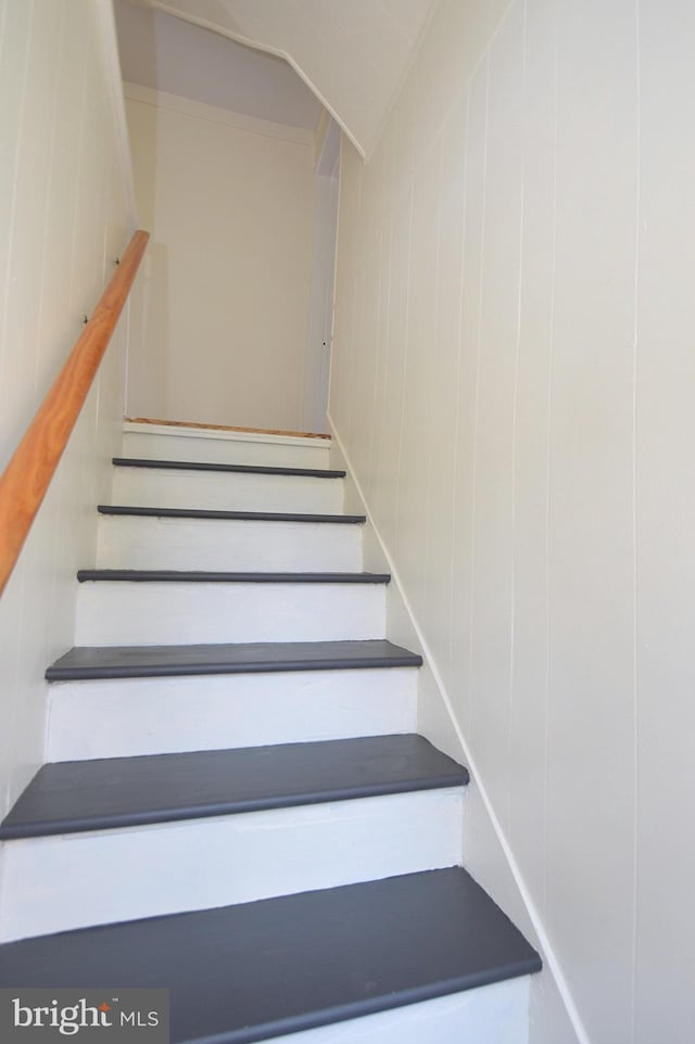 stairway featuring lofted ceiling