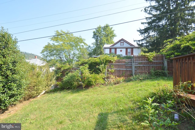 view of yard featuring fence