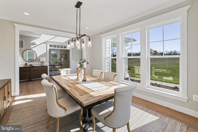 dining area with visible vents, baseboards, wood finished floors, and recessed lighting