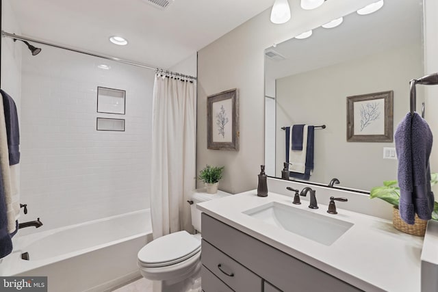 full bath with shower / bathtub combination with curtain, vanity, toilet, and recessed lighting