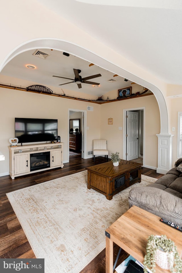 living room with dark wood-type flooring and ceiling fan