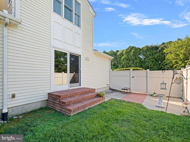 view of yard with a patio