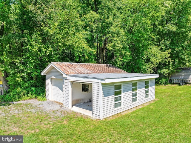 view of detached garage