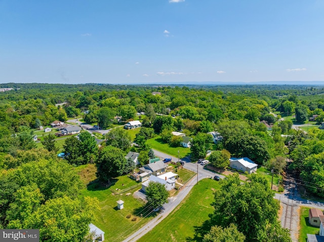 birds eye view of property featuring a forest view