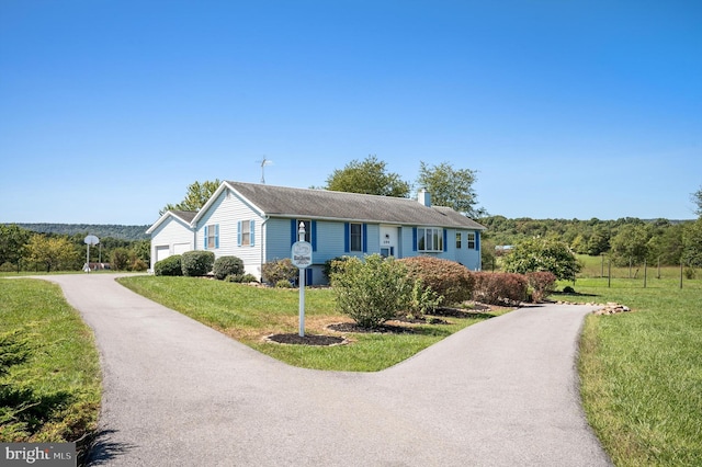 ranch-style home with a front yard