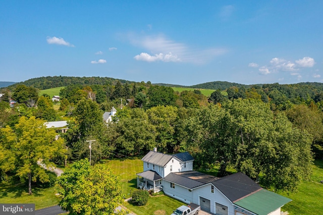 birds eye view of property featuring a wooded view