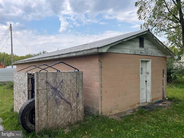 view of outbuilding