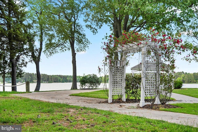 view of property's community featuring a water view and a yard