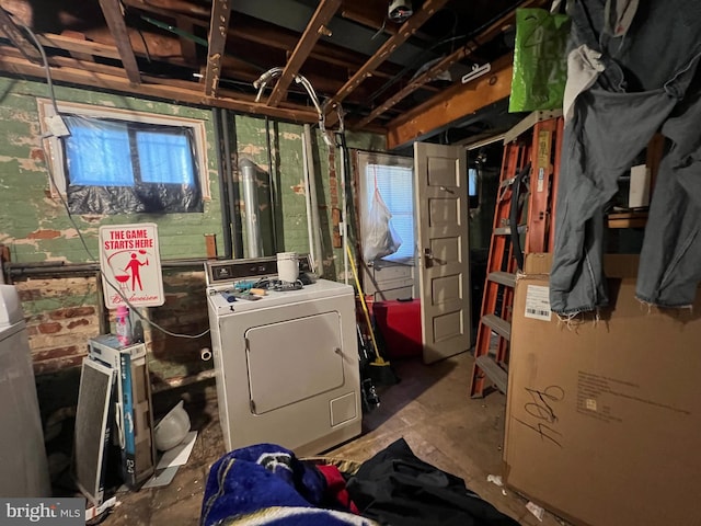 basement with washer / dryer