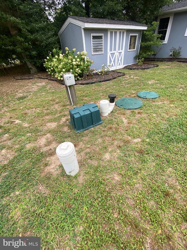 view of yard with a shed