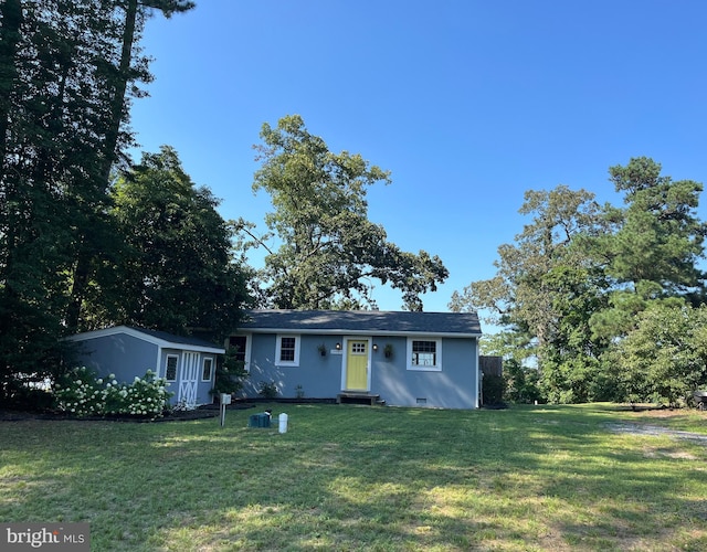 view of front of house with a front yard