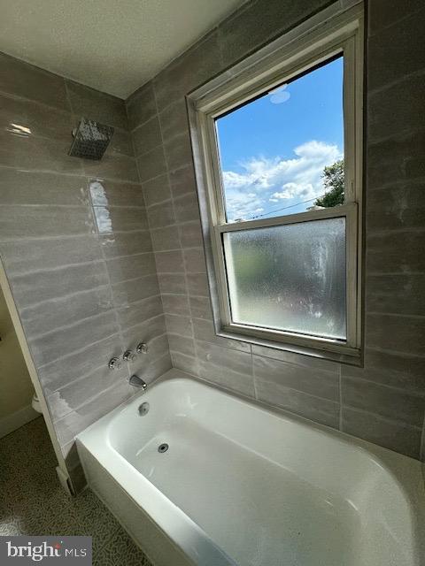 bathroom with bathtub / shower combination