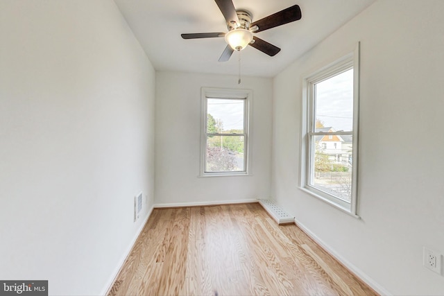 empty room featuring light hardwood / wood-style floors and ceiling fan