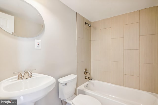 full bathroom with toilet, sink, and tiled shower / bath