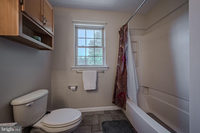 bathroom featuring shower / bath combo with shower curtain and toilet