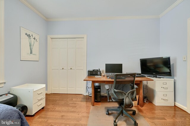 office area with crown molding and light hardwood / wood-style floors