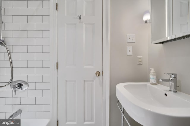 bathroom featuring a sink