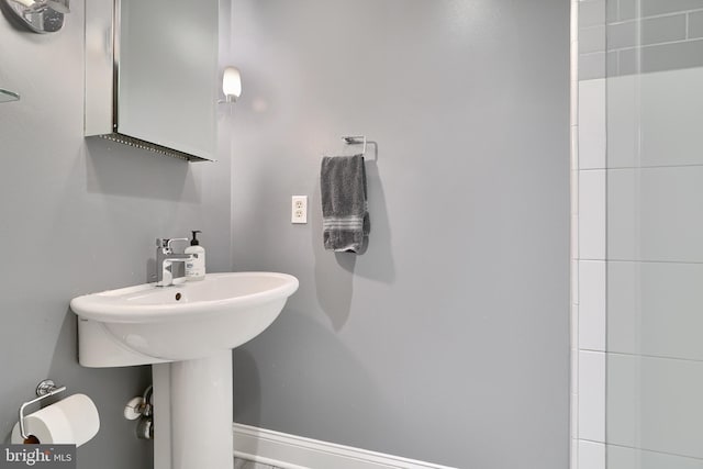 bathroom with baseboards