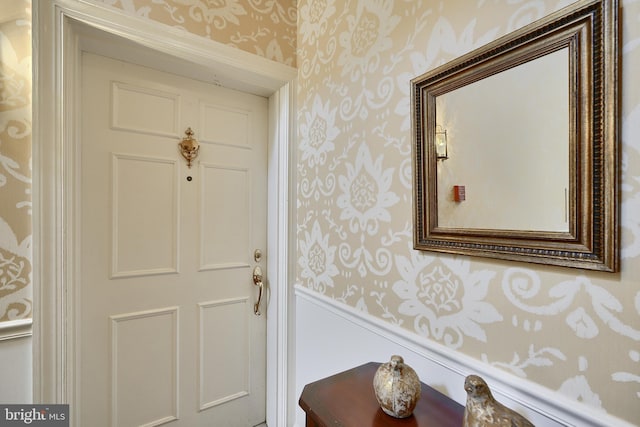 foyer with wallpapered walls