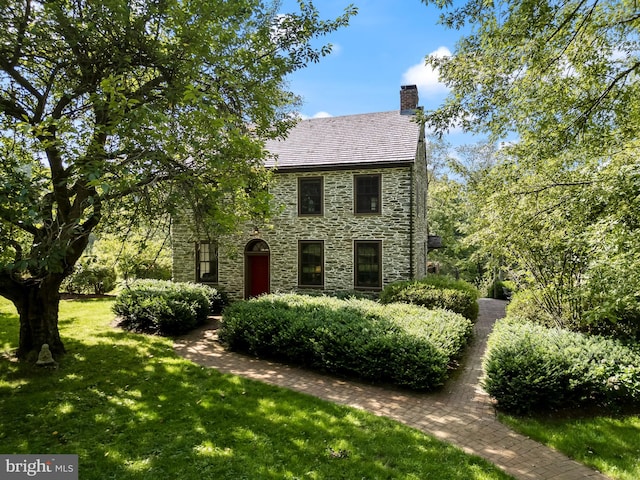 colonial home with a front yard