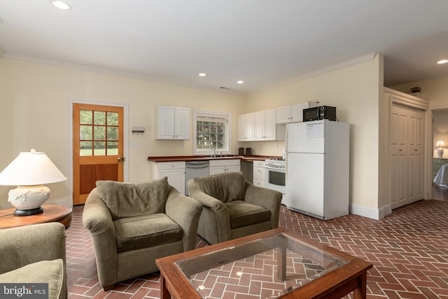 living room with sink and crown molding