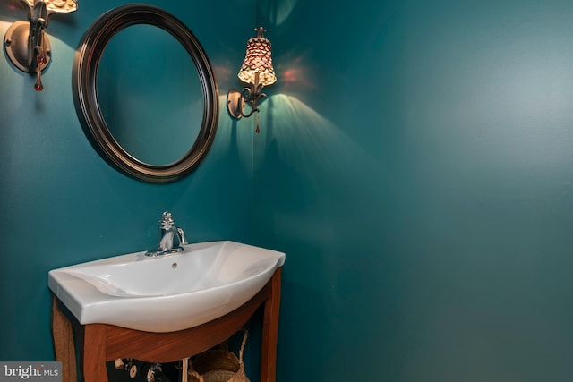 bathroom featuring sink