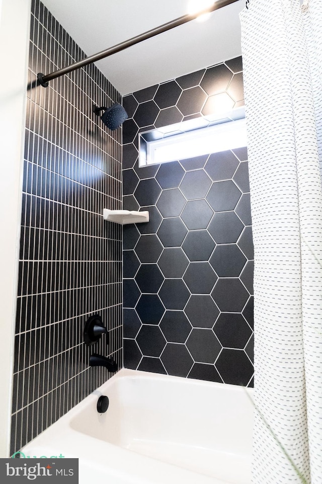 bathroom featuring shower / tub combo