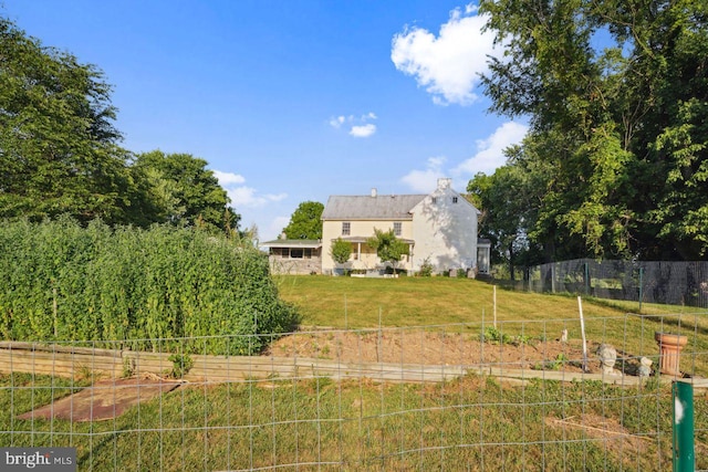 view of yard featuring a rural view