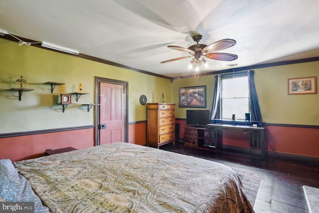 bedroom featuring ceiling fan, dark hardwood / wood-style floors, and crown molding