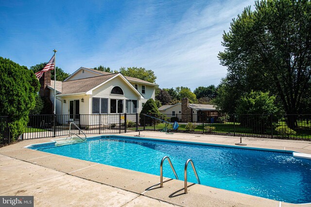 view of swimming pool featuring a patio