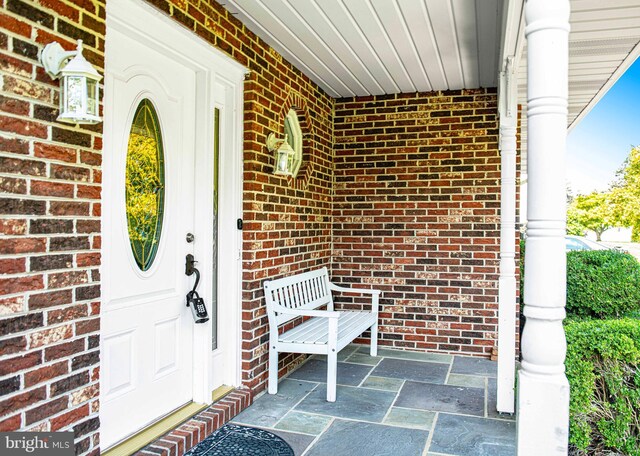 entrance to property featuring covered porch