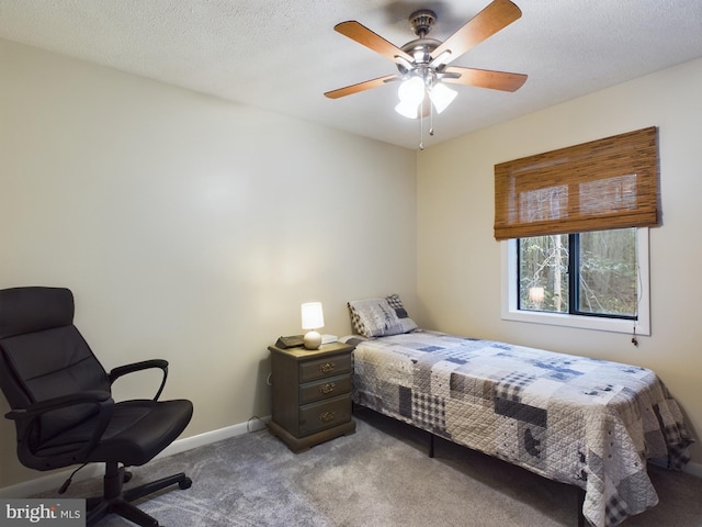 bedroom with ceiling fan, a textured ceiling, and carpet flooring