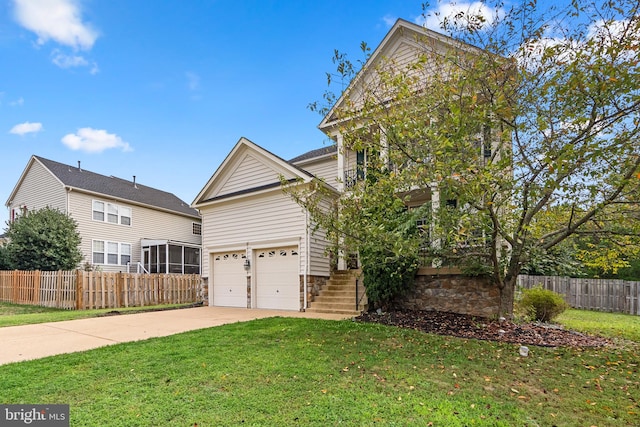 view of front of home featuring a front yard