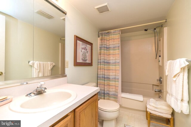 full bathroom featuring shower / tub combo with curtain, vanity, and toilet