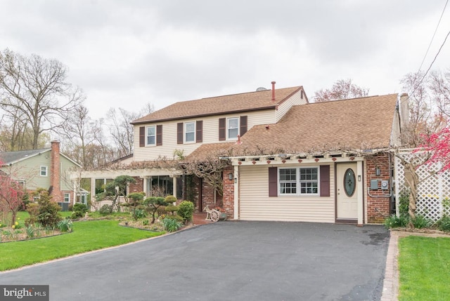 view of front of property with a front yard