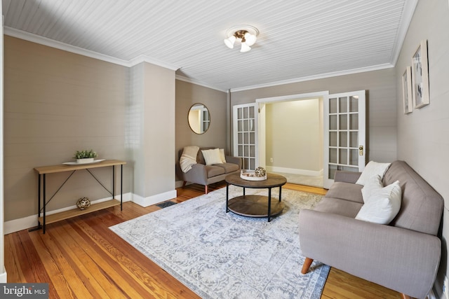 living room featuring crown molding and hardwood / wood-style floors