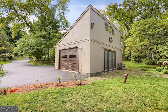 exterior space featuring a lawn