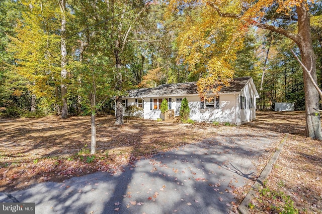 view of front of property