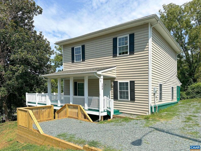 view of front of property featuring covered porch