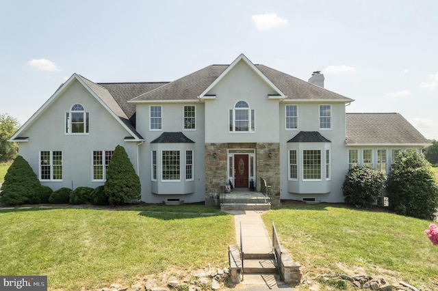 view of front facade with a front lawn