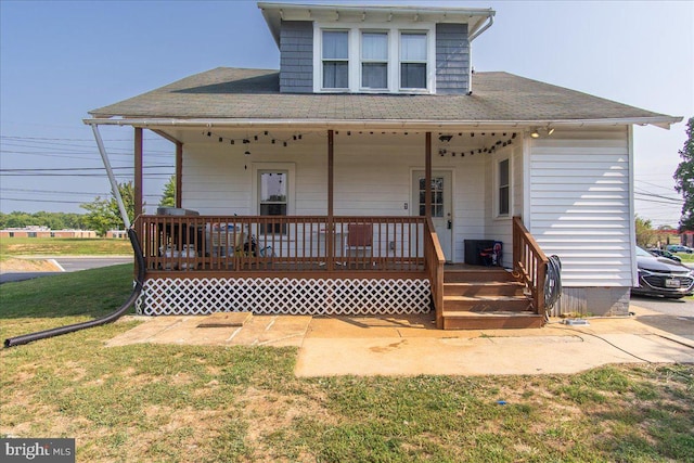 view of front of house with covered porch and a front yard