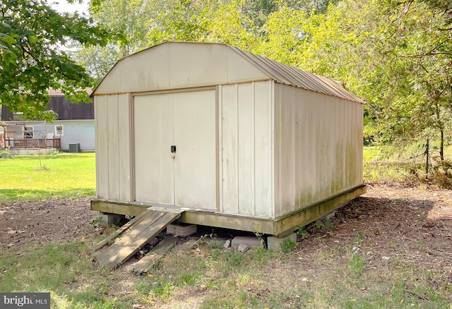 view of outbuilding with a yard